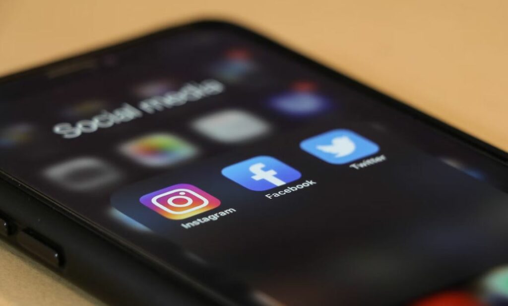 service client réseaux sociaux